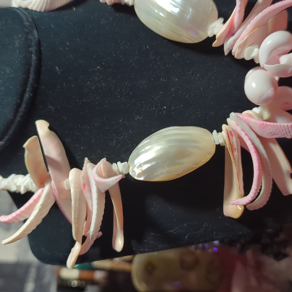 Shell Necklace - Picture 3 of 4